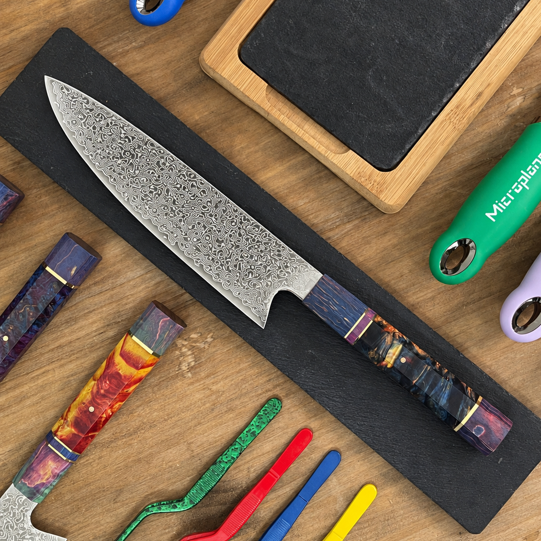Cuchillo Gyuto 21 cm VG10 de 67 capas con mango de abedul estabilizado
